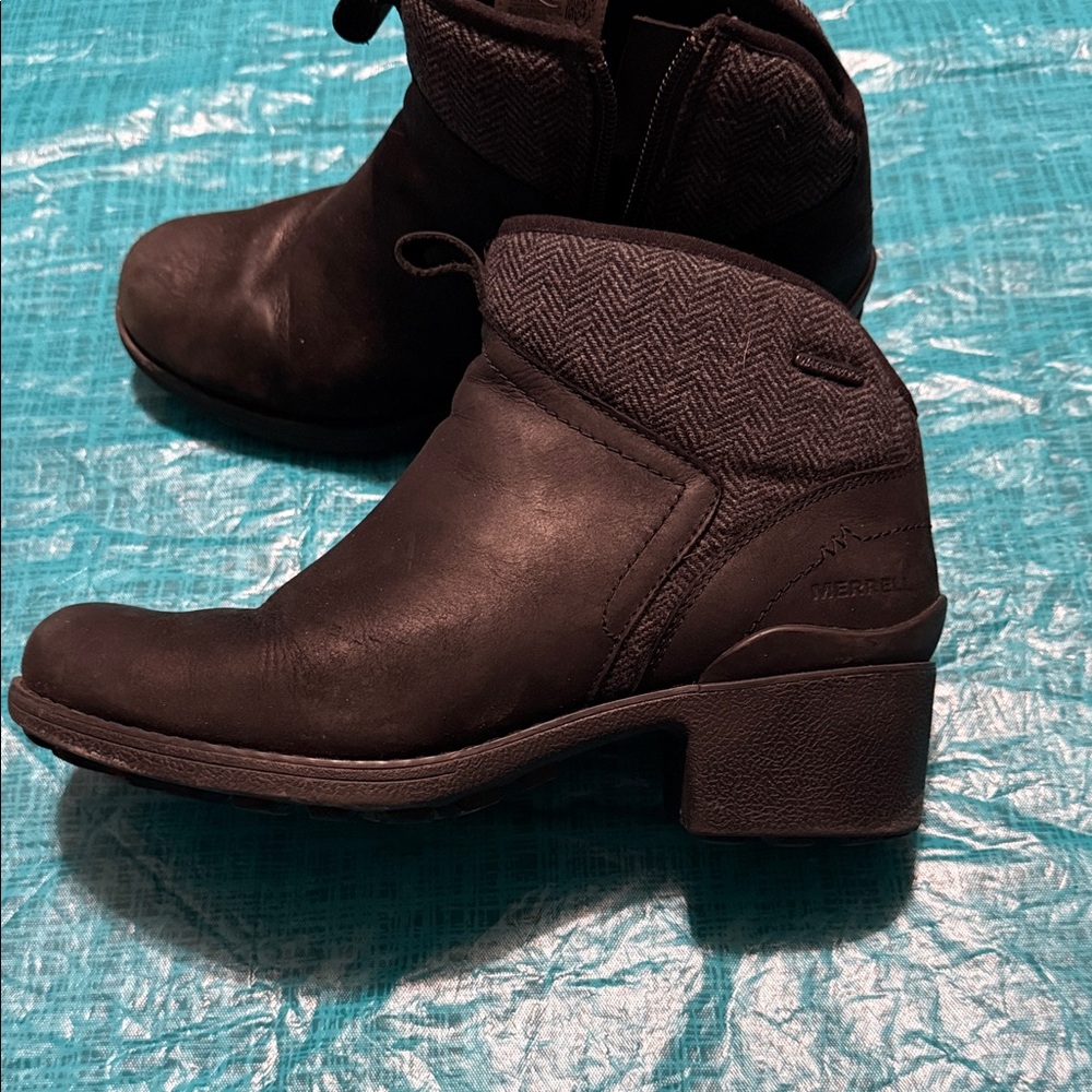 Merrell Women's black Ankle Booties